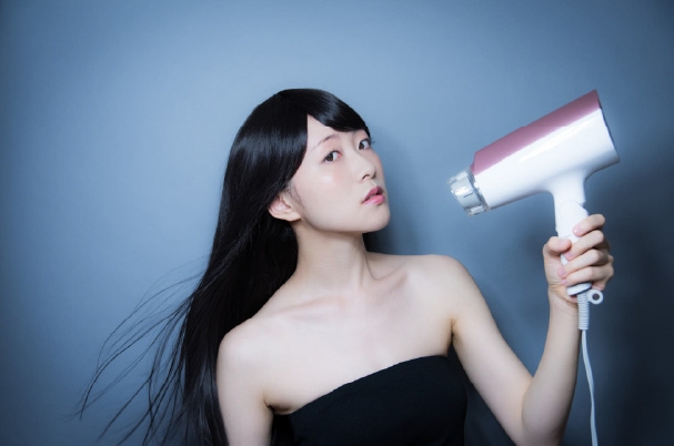 ウィッグの正しい乾かし方は？ウィッグを傷めずに乾かす方法