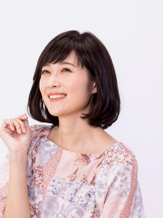 短め前髪と内巻きスタイルがかわいいミディアムヘアのウィッグ - 高