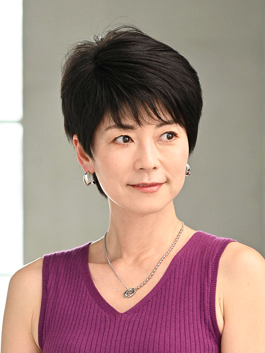 エッジの効いたハンサムな印象のピクシーカットのベリーショート