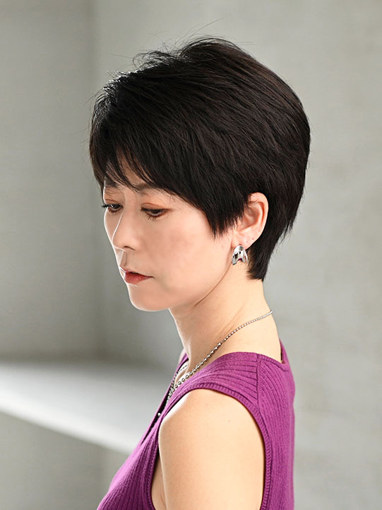エッジの効いたハンサムな印象のピクシーカットのベリーショート
