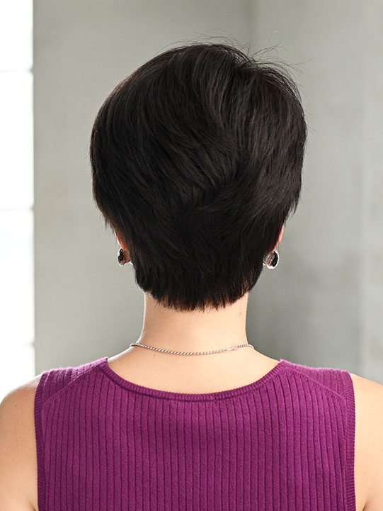 エッジの効いたハンサムな印象のピクシーカットのベリーショート