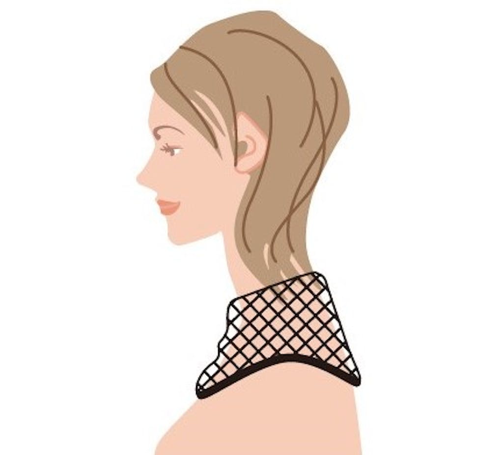 インナーキャップ(ウィッグ用ネット)を頭からかぶる