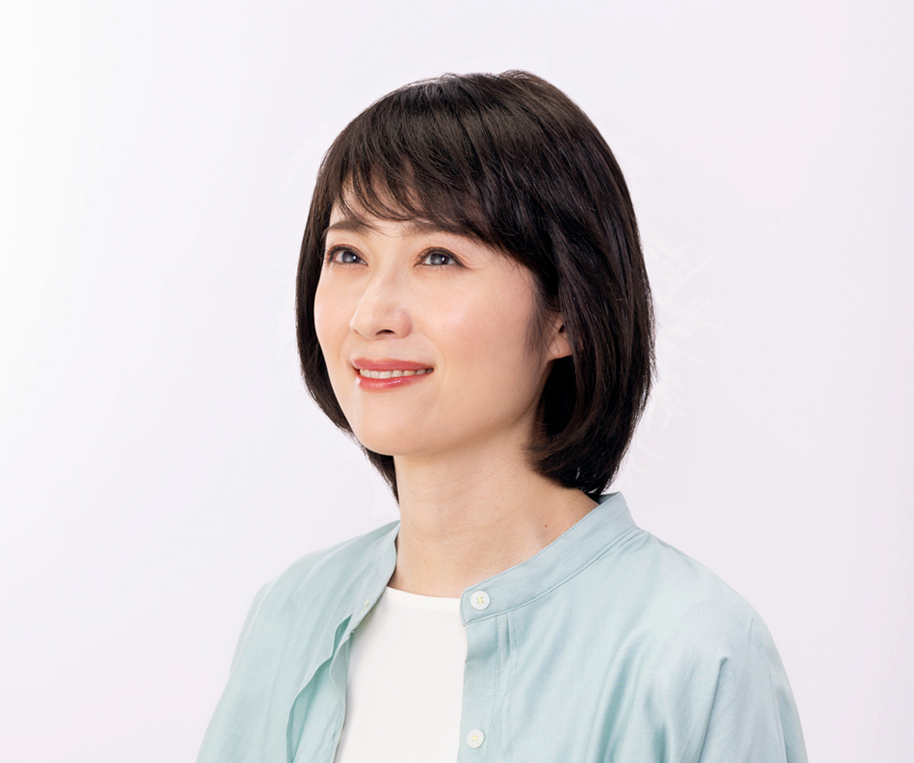 ミディアム:シンプルウィッグ 025:毛先のレイヤーですっきりミディアム