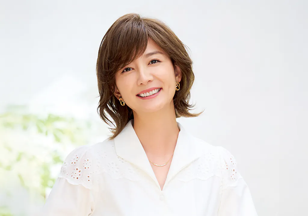 外ハネの毛先とレイヤーが軽やか。