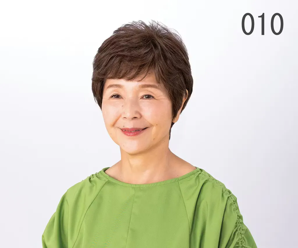 ショート:シンプルウィッグ 010:フロントがすっきりした軽やかな 